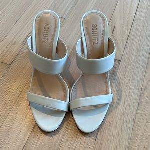 Schutz barely worn double strap Reanna, pearl